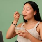 Schluss mit dem Mythos „Nach 18 Uhr nichts mehr essen“: Welche Lebensmittel vor dem Schlafengehen nicht schaden – und dem Körper sogar guttun können